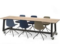 Move boomstamtafel met stoelen